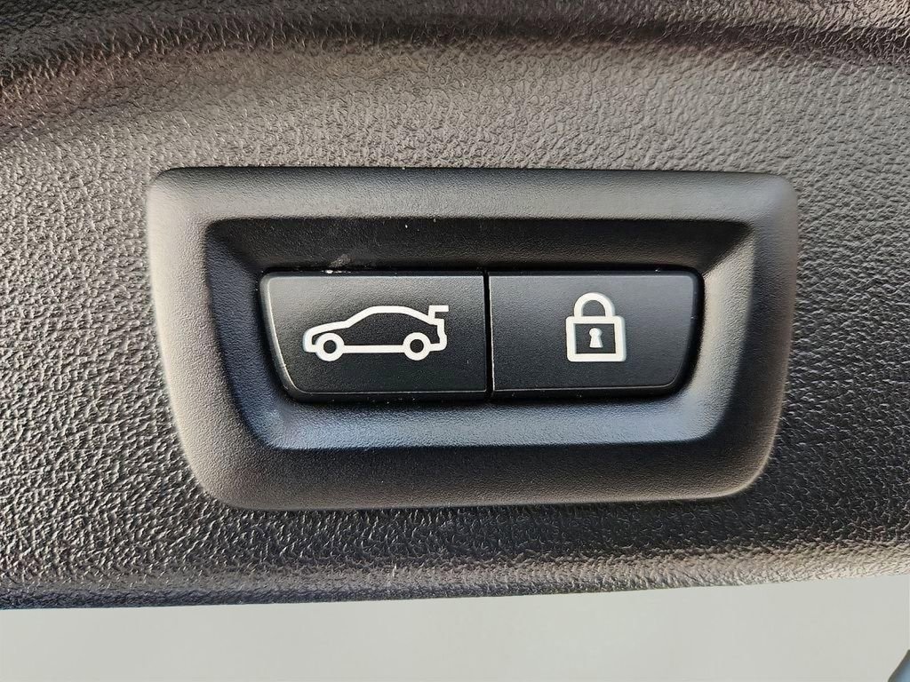 Used 2022 BMW X5 xDrive40i w/ Parking Assistance Package image 29