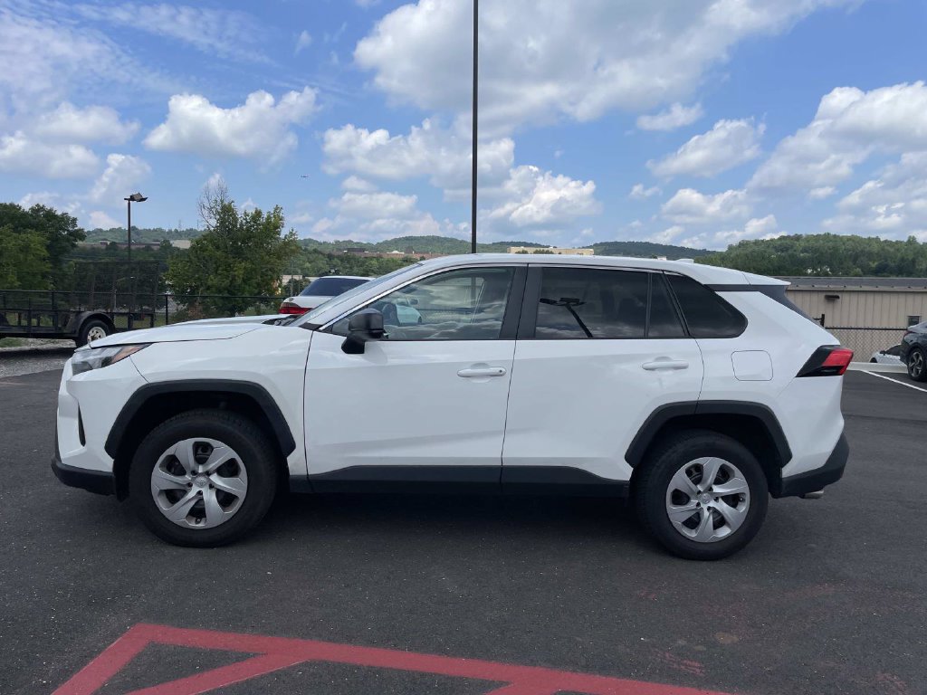 Used 2024 Toyota RAV4 LE AWD/4WD image 6