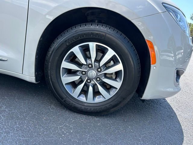 Used 2020 Chrysler Pacifica Touring-L Plus image 8