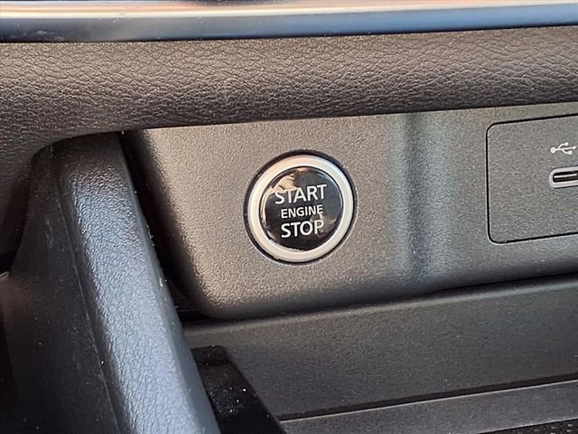 Used 2023 Nissan Rogue SV image 14