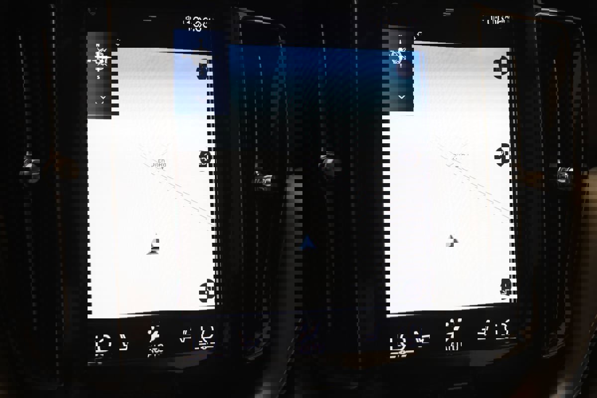 Used 2019 Volvo XC60 T5 Momentum w/ Multimedia Package image 9