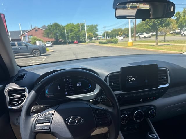 Used 2023 Hyundai Venue Limited FWD image 16
