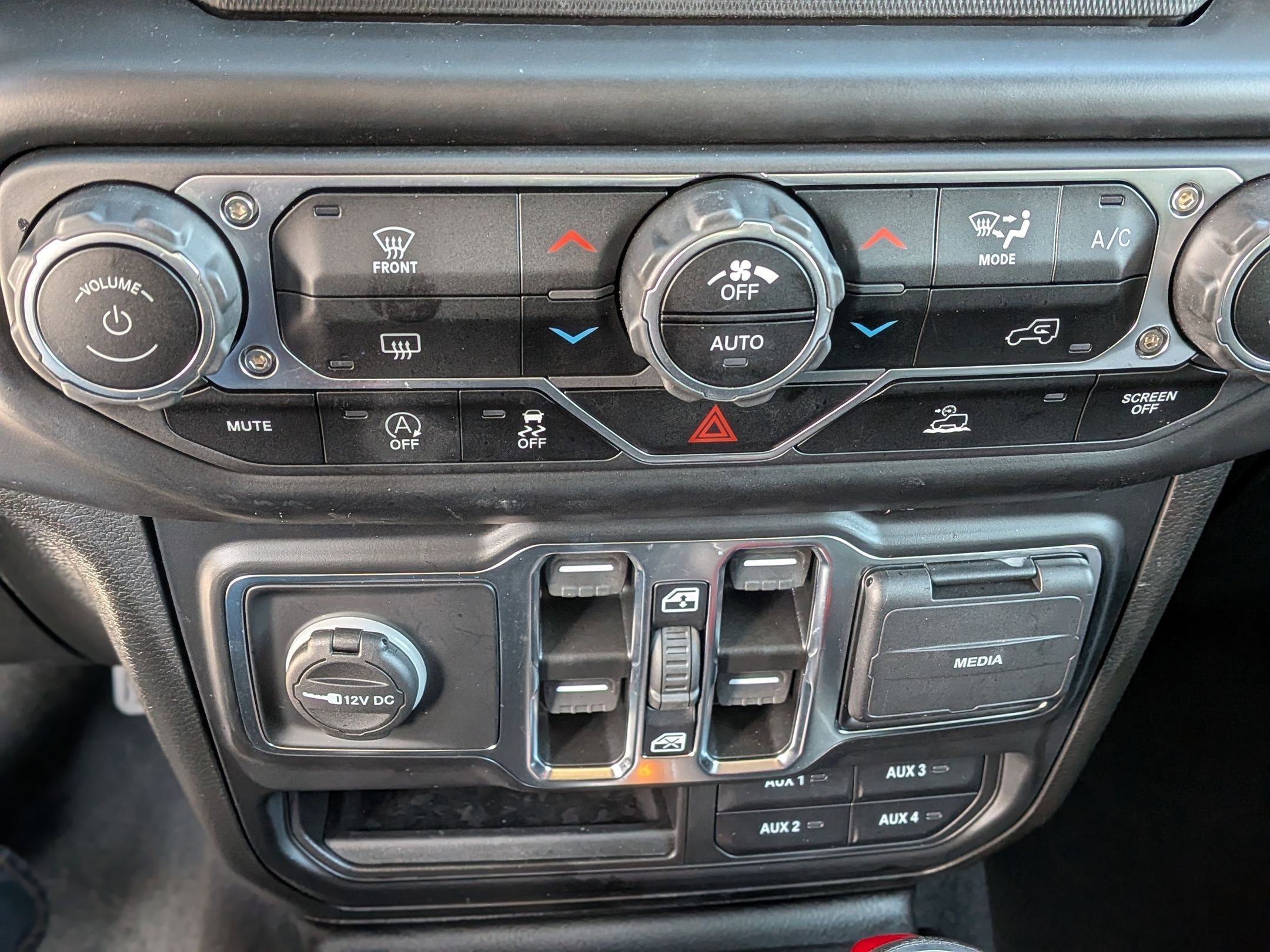 Used 2022 Jeep Wrangler Unlimited Sport image 23