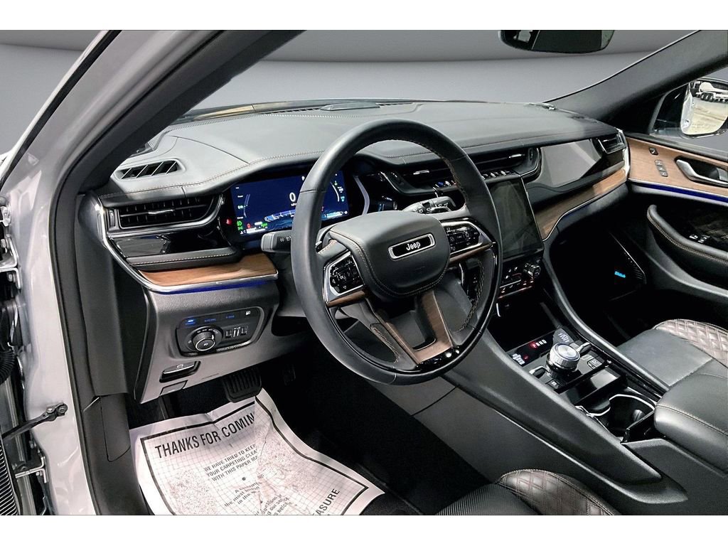 Used 2024 Jeep Grand Cherokee Summit w/ Luxury Tech Group V image 16