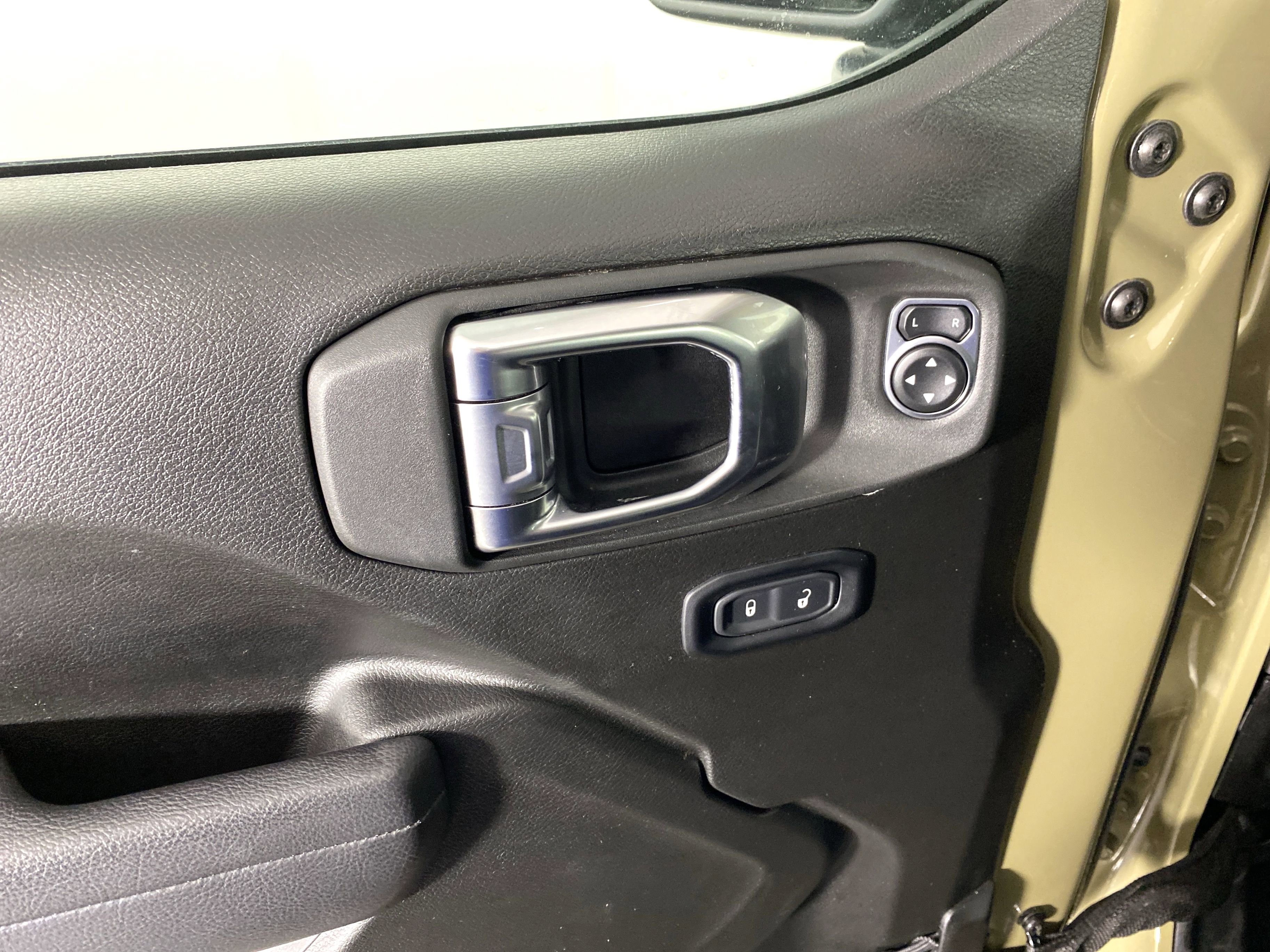 Used 2025 Jeep Wrangler Sport S image 14