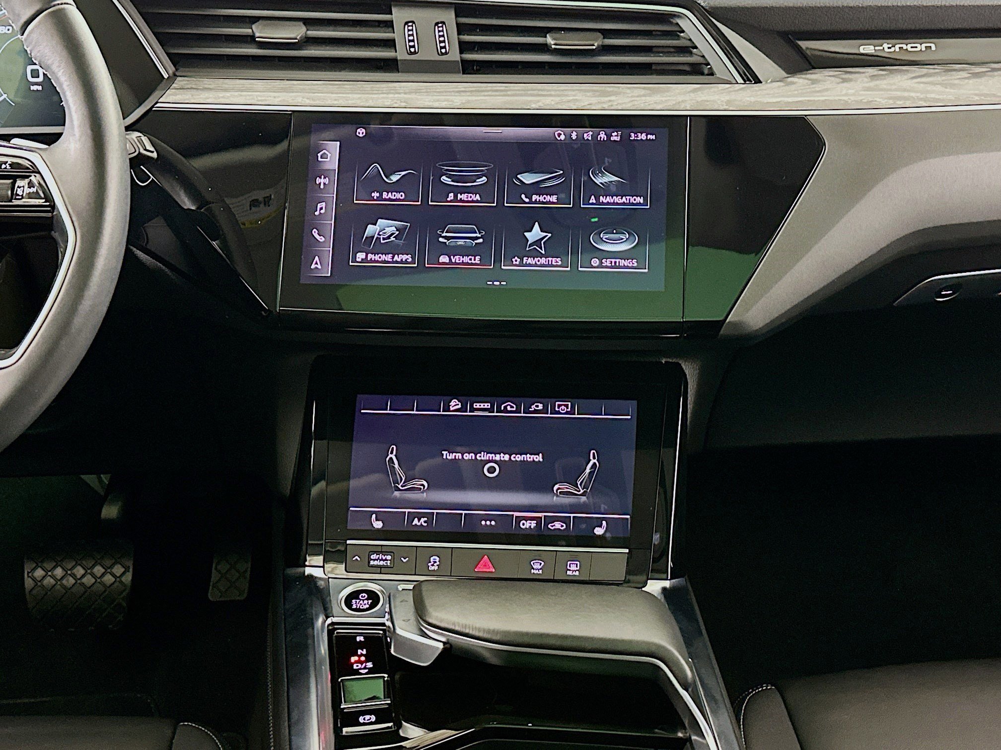 Used 2022 Audi e-tron Premium w/ Convenience Plus Package image 11