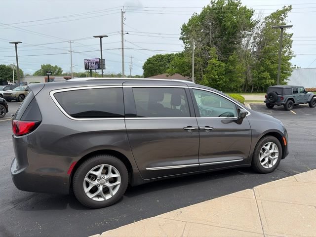 Used 2019 Chrysler Pacifica Touring-L Plus FWD image 13