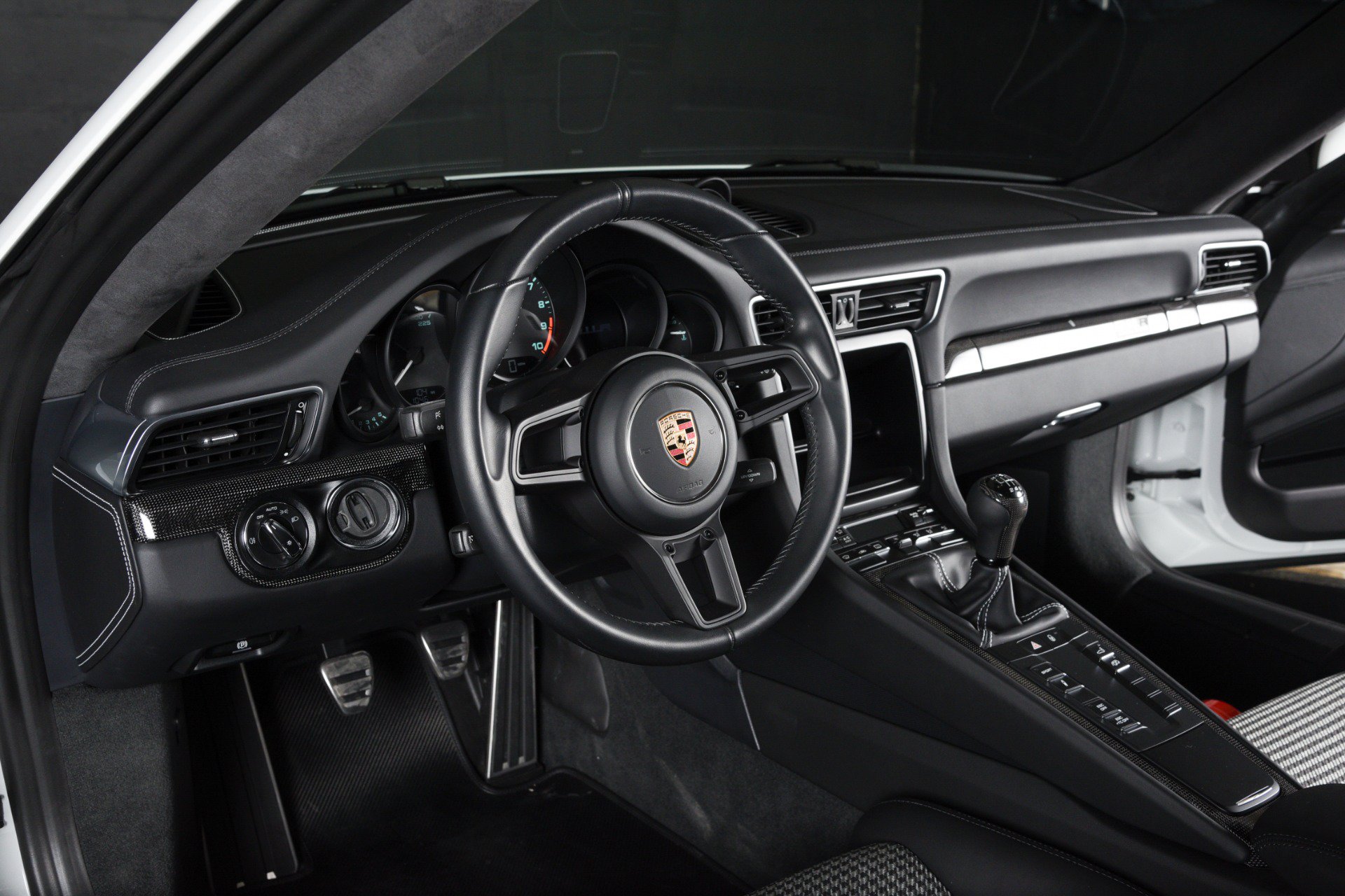 Used 2016 Porsche 911 R RWD image 19