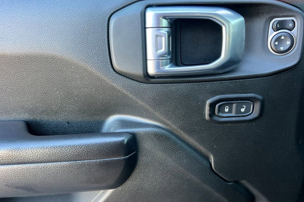 Used 2021 Jeep Gladiator Sport image 13