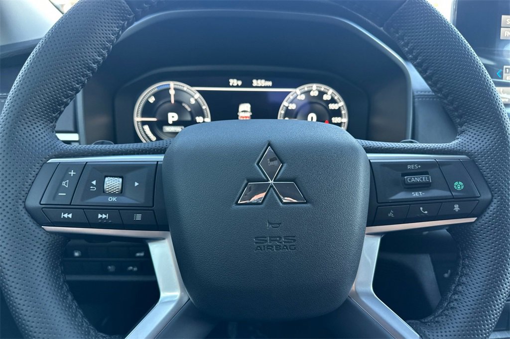 New 2025 Mitsubishi Outlander SE image 23