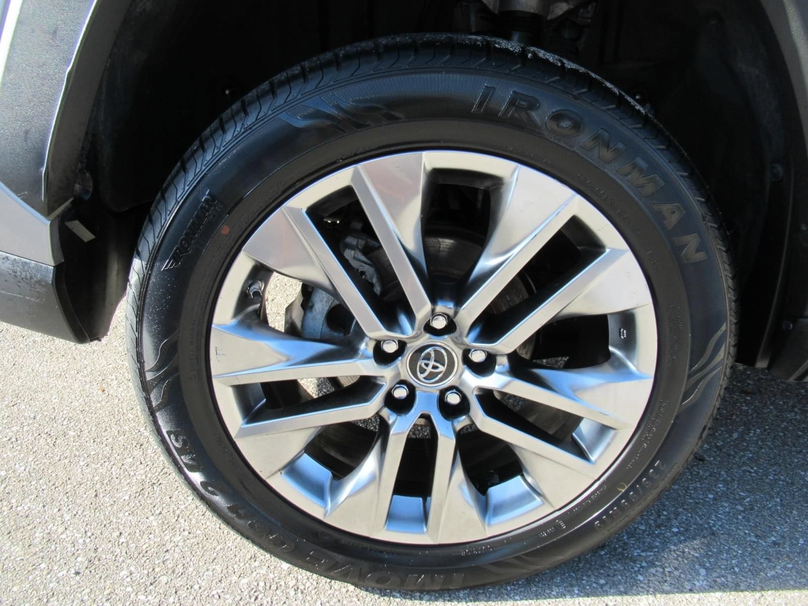 Used 2019 Toyota RAV4 Limited AWD/4WD image 8