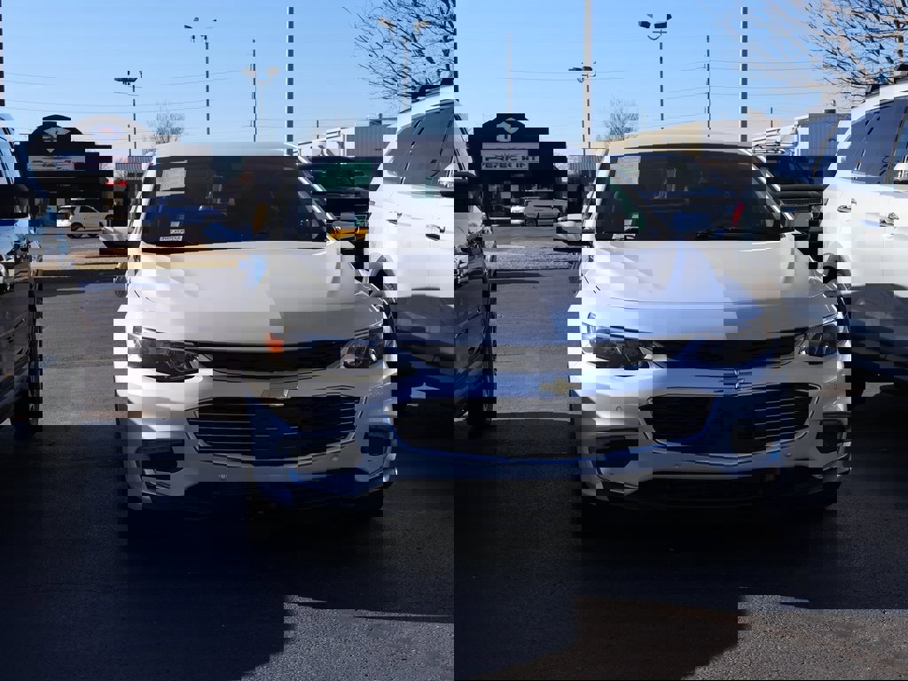 Used 2016 Chevrolet Malibu Premier w/ Driver Confidence Package II image 4