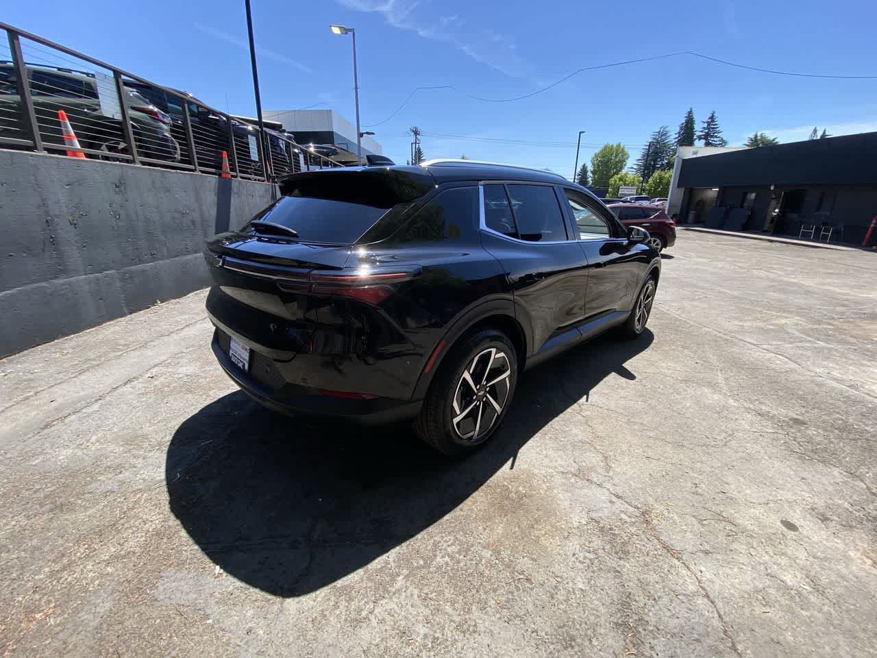 Used 2026 Chevrolet Equinox EV LT FWD image 6