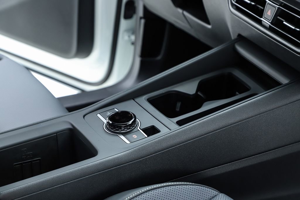 New 2026 Volkswagen Tiguan SE R-Line image 34