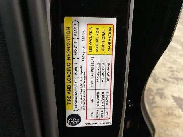 Used 2025 Volvo XC40 B5 Plus image 94