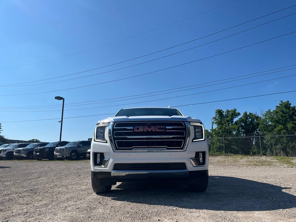 Used 2023 GMC Yukon SLT AWD/4WD image 3