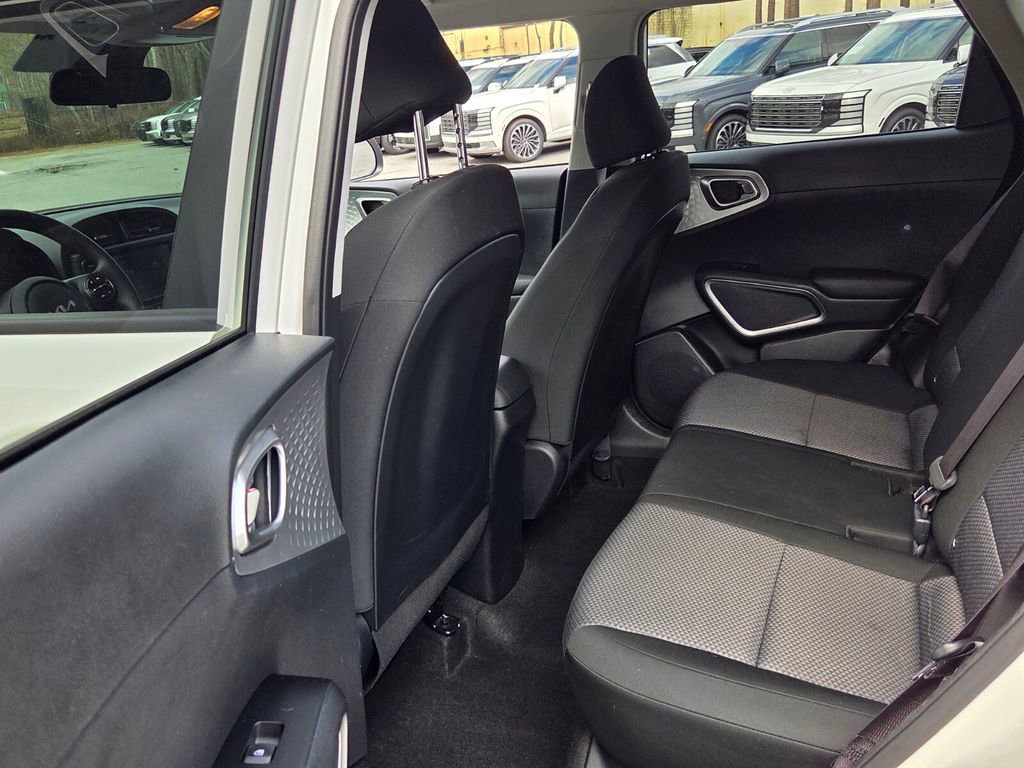 Used 2025 Kia Soul LX image 7