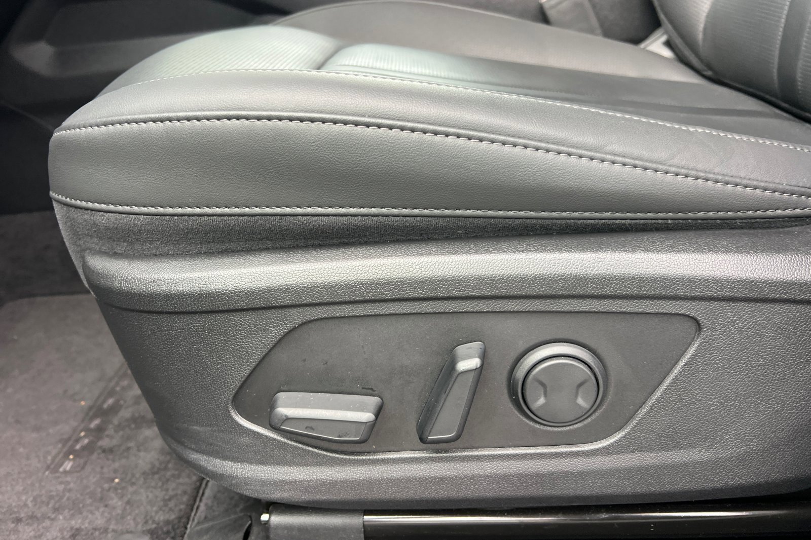 Certified 2025 Kia Sorento S image 14