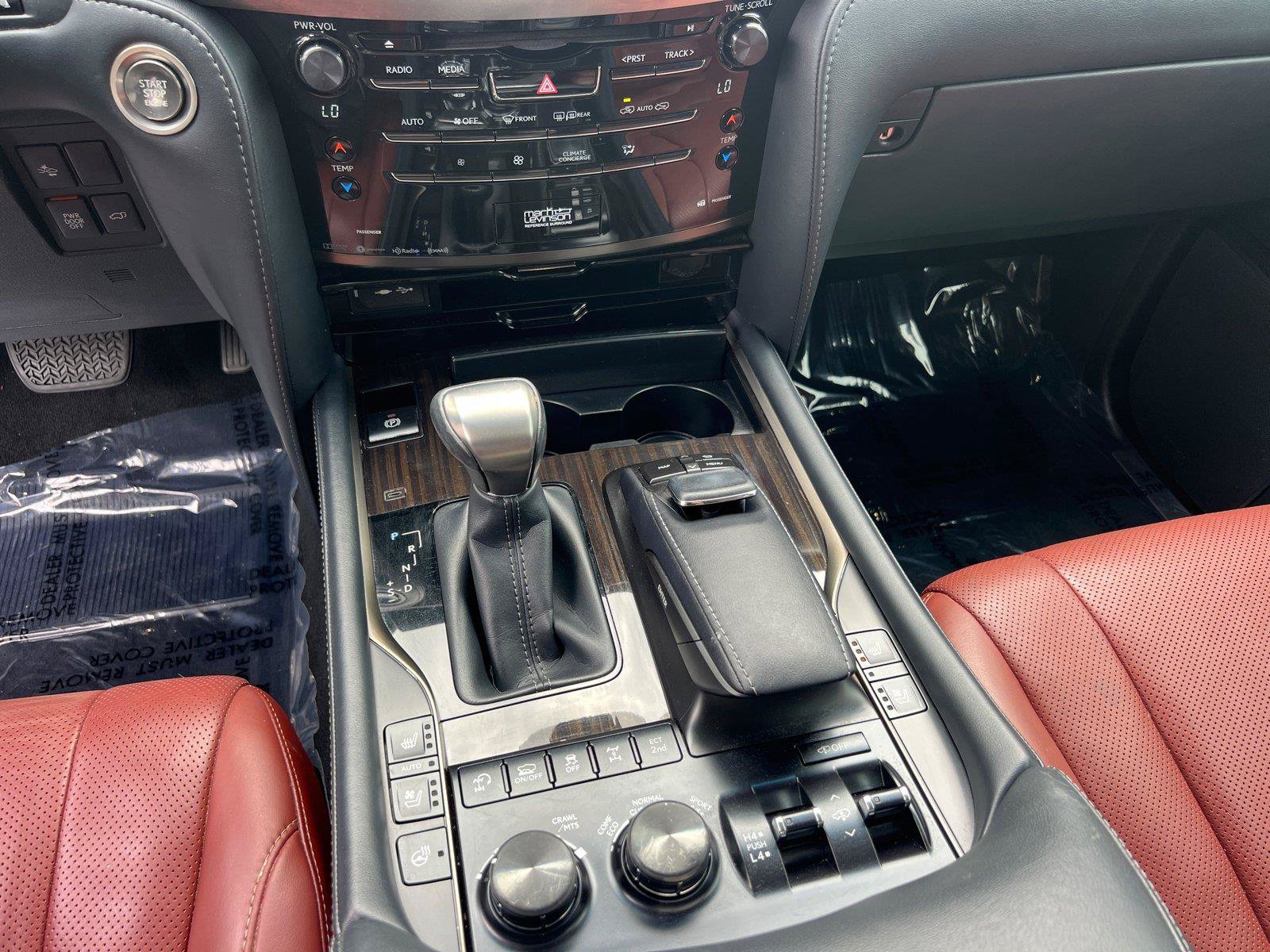 Used 2020 Lexus LX 570 4WD w/ Luxury Package image 33
