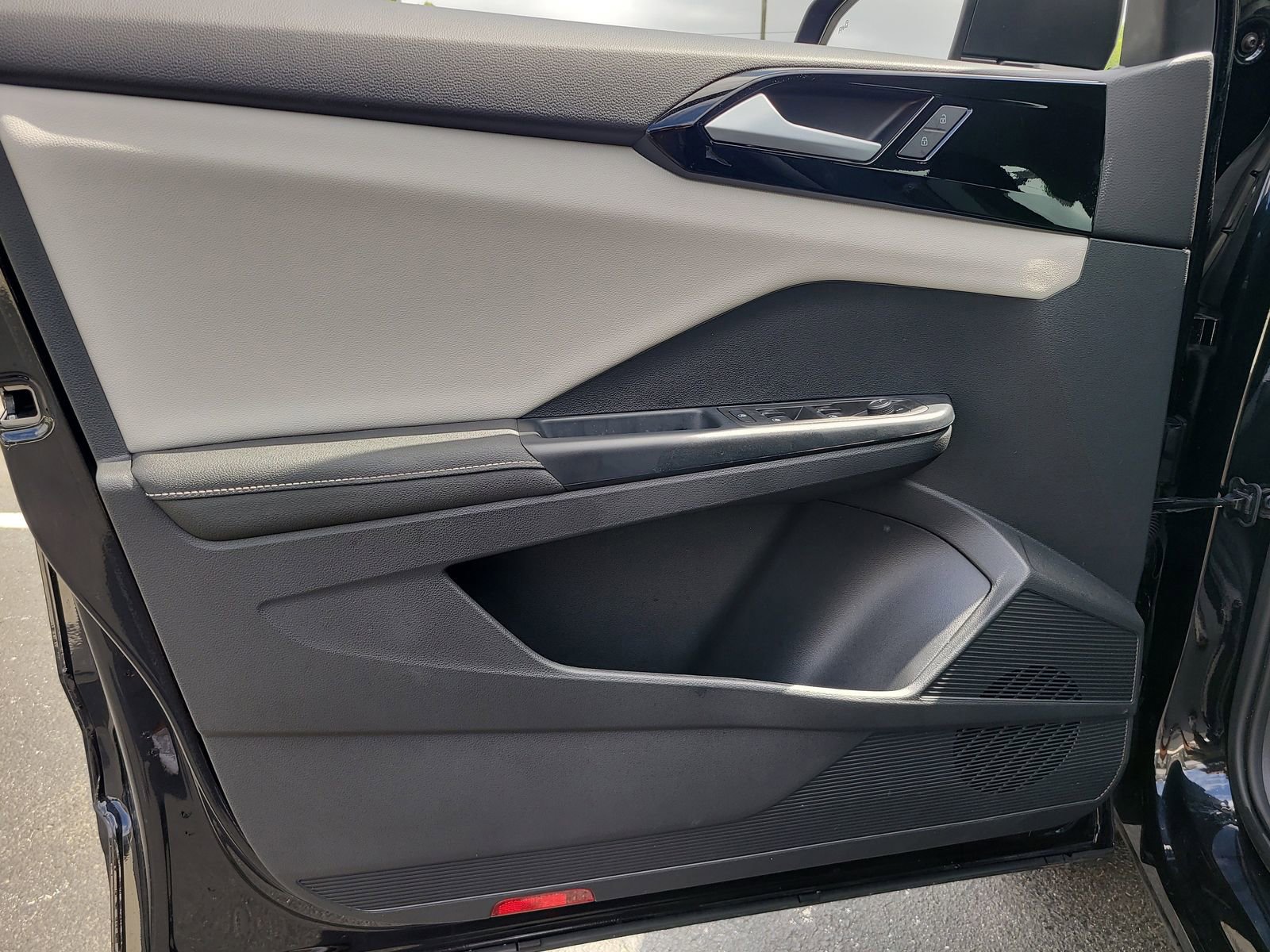 Certified 2025 Volkswagen Taos S FWD image 15