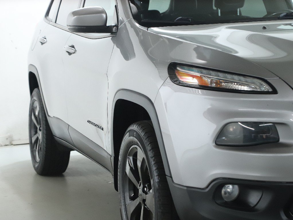 Used 2016 Jeep Cherokee High Altitude w/ Luxury Group AWD/4WD image 8