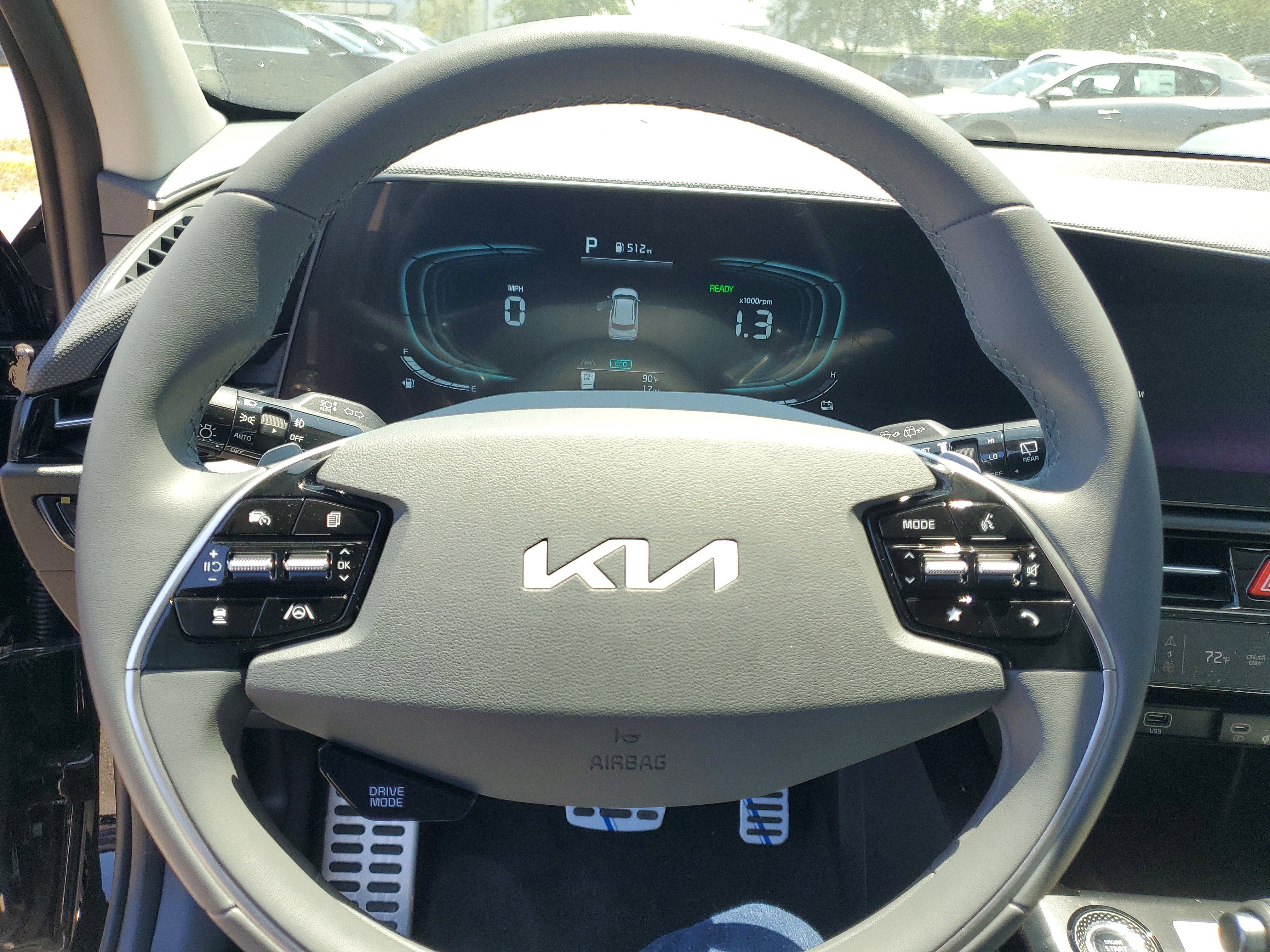 New 2025 Kia Niro EX Touring image 17