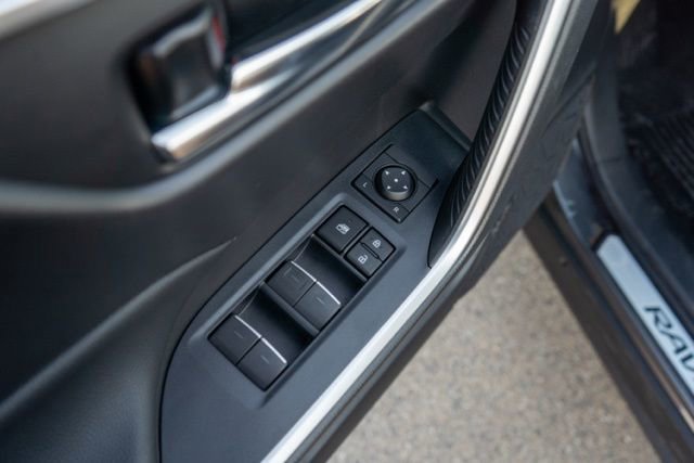 Used 2022 Toyota RAV4 XLE w/ Convenience Package image 19