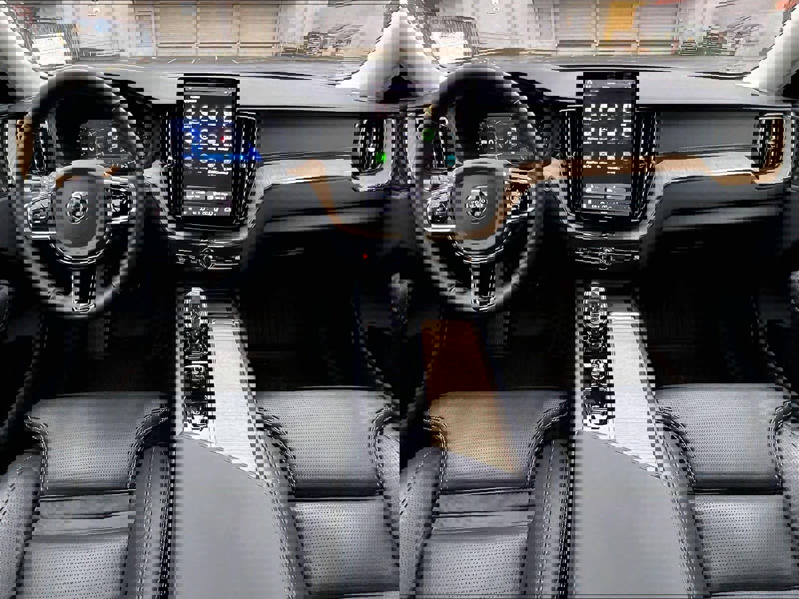 Used 2026 Volvo XC60 B5 Ultra w/ Climate Package image 18