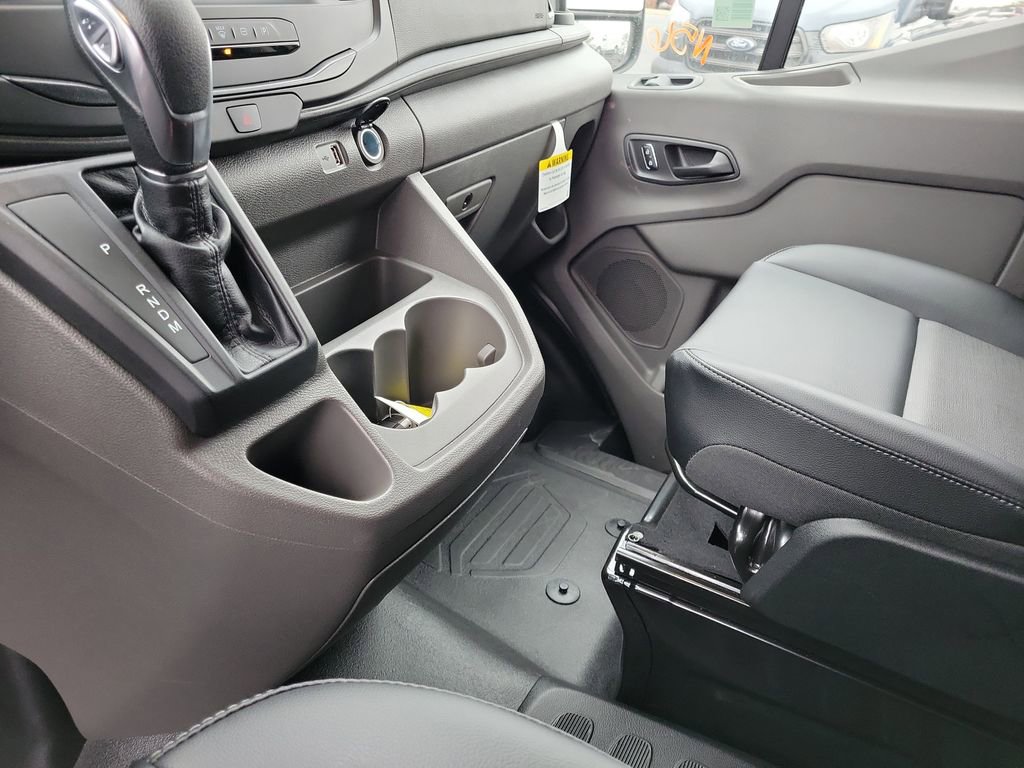 New 2026 Ford Transit 250 148 Medium Roof image 32