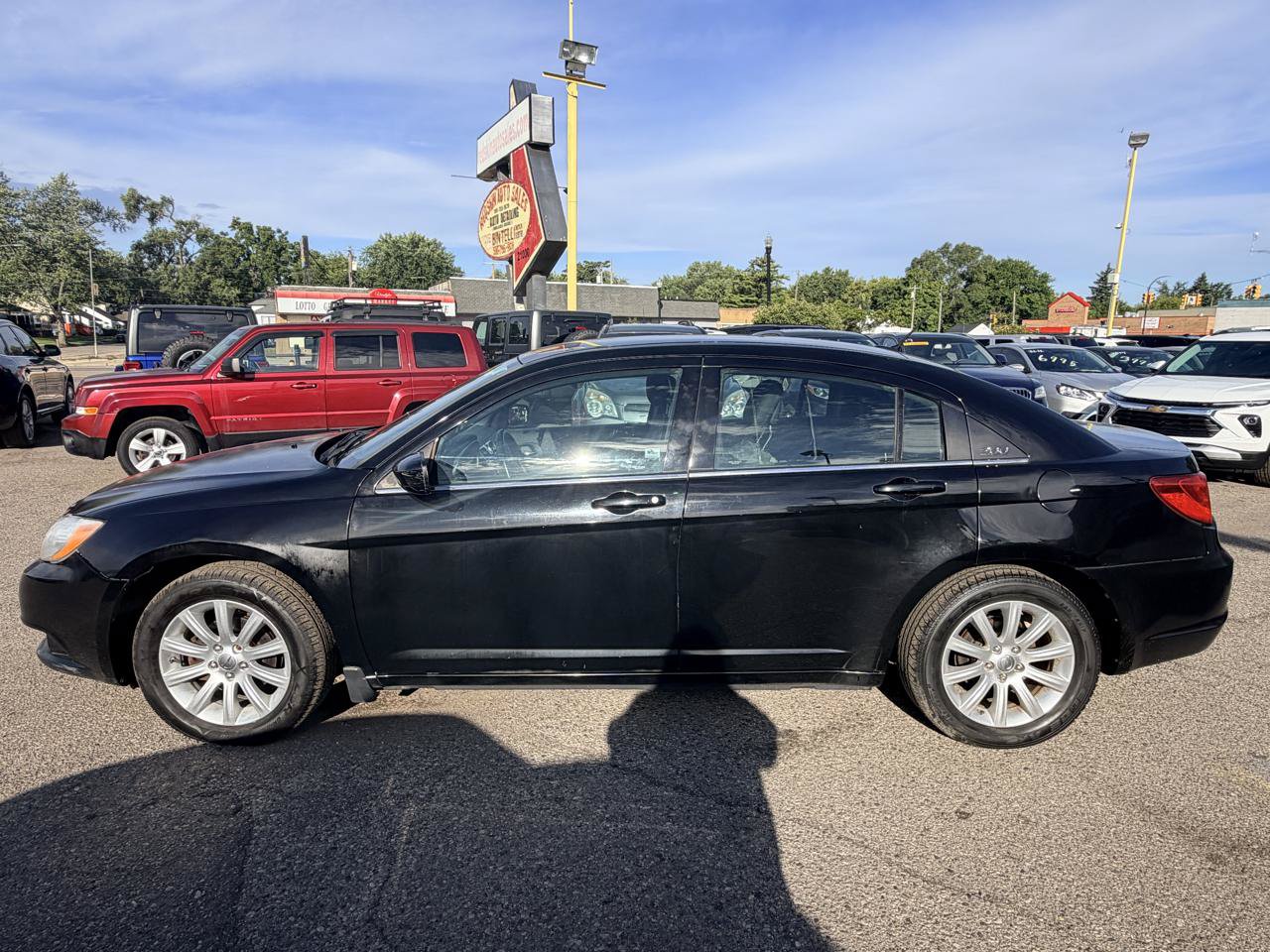 Used 2011 Chrysler 200 Touring FWD image 2
