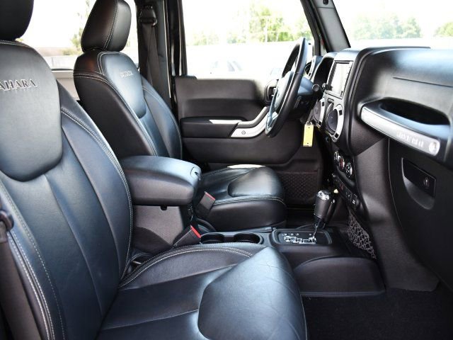 Used 2016 Jeep Wrangler Sahara w/ Connectivity Group AWD/4WD image 33