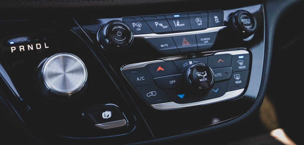 Used 2018 Chrysler Pacifica Limited w/ Tire & Wheel Group image 21