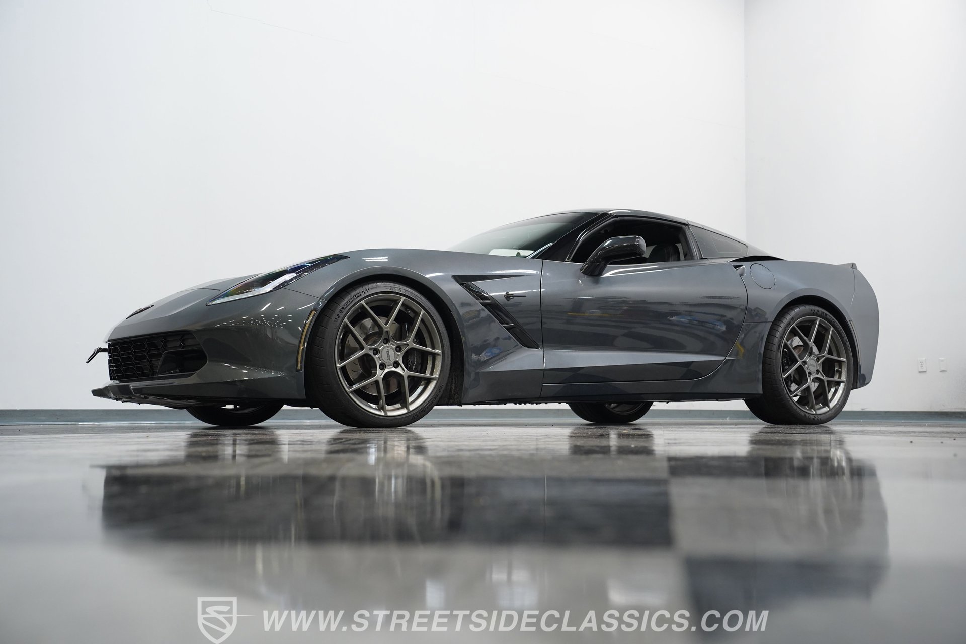 Used 2017 Chevrolet Corvette Stingray Coupe w/ Carbon Flash Badge Package image 20