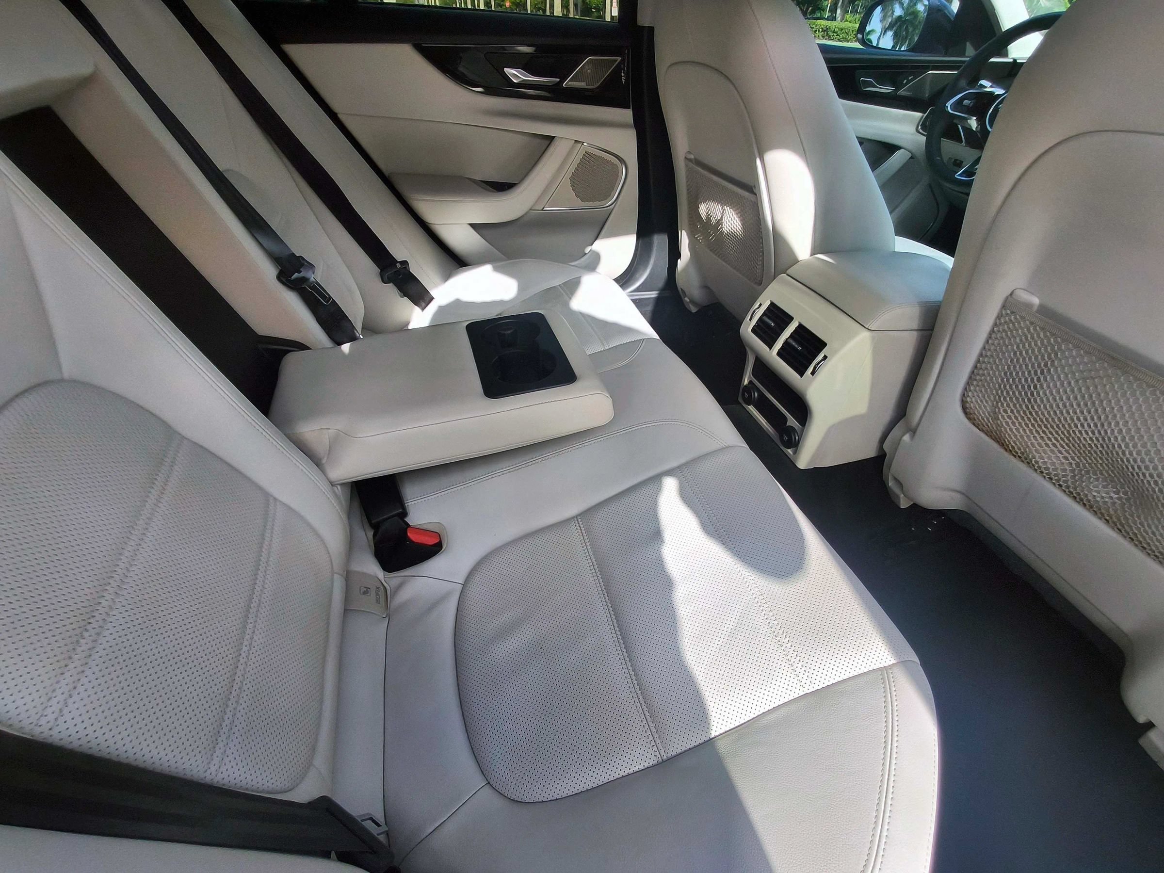 Used 2020 Jaguar XE S AWD/4WD image 33