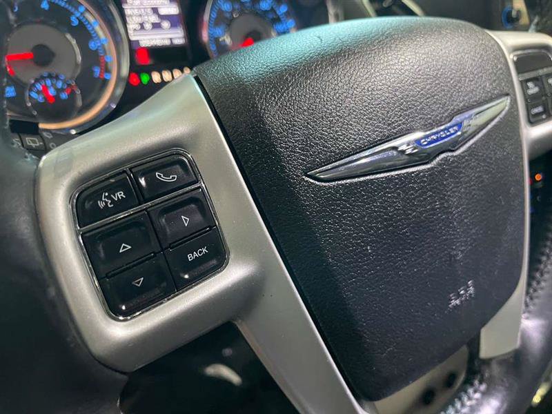 Used 2015 Chrysler Town & Country Touring-L w/ Driver Convenience Group FWD image 60