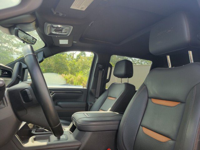 Used 2025 GMC Sierra 2500 AT4 w/ AT4 Premium Plus Package AWD/4WD image 9