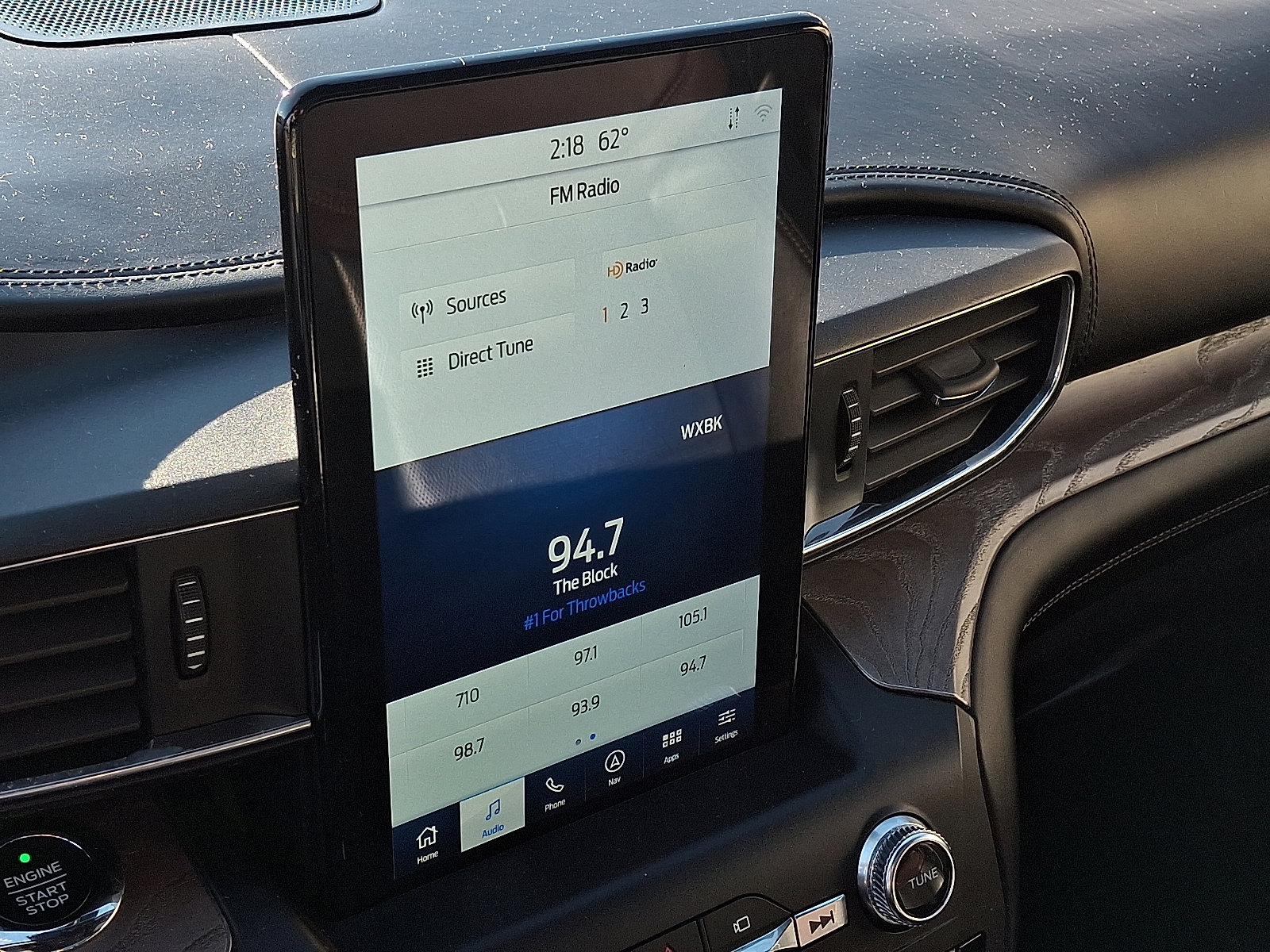 Used 2020 Ford Explorer Platinum w/ Premium Technology Package image 17