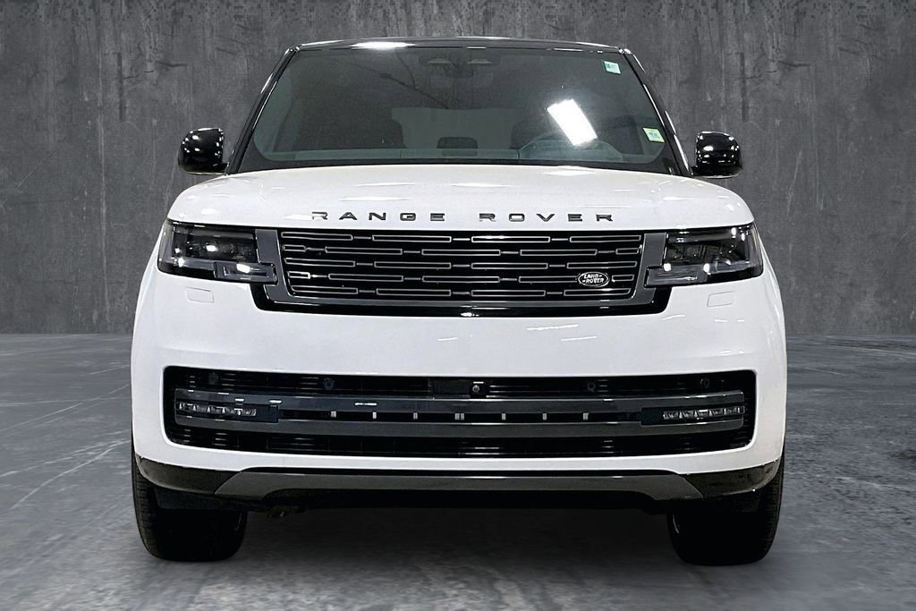 Used 2025 Land Rover Range Rover SE image 2