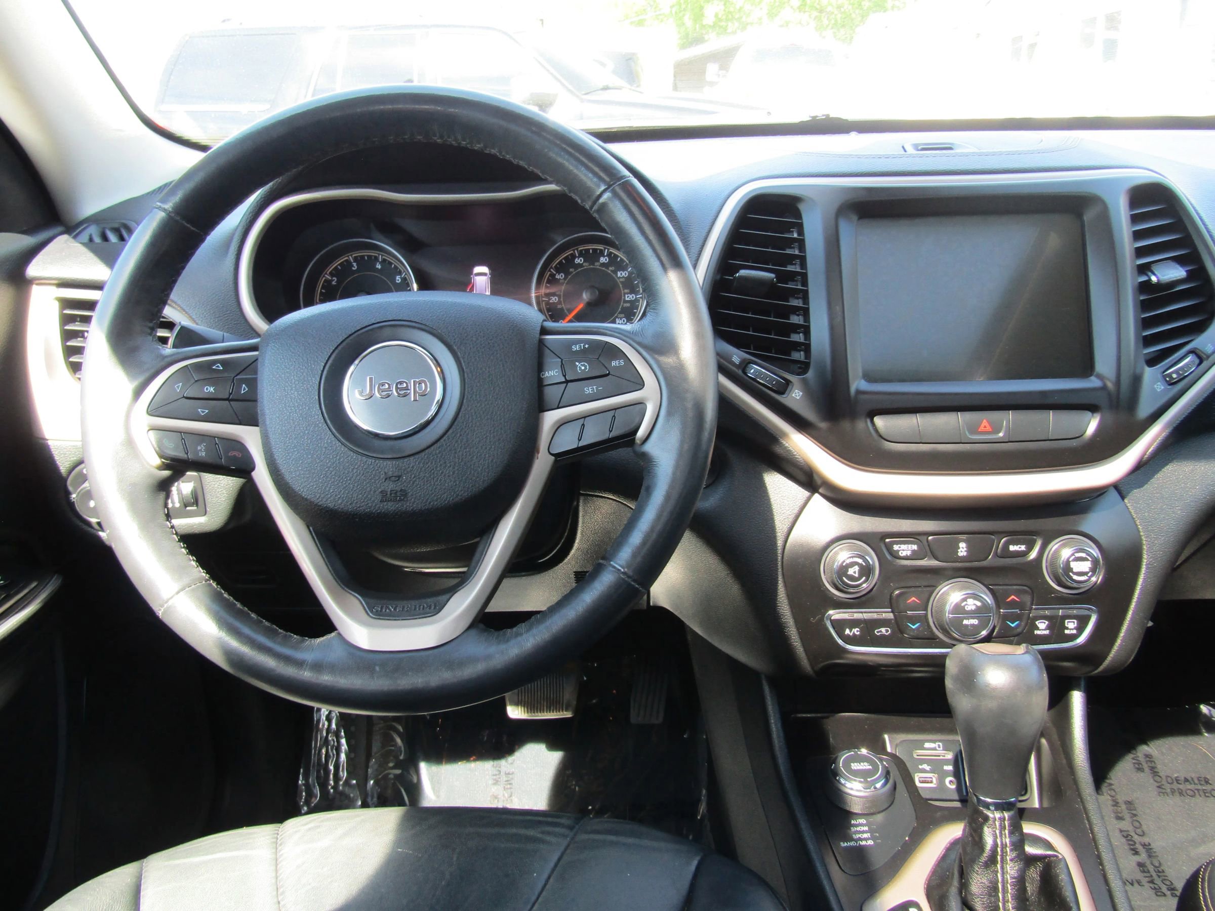 Used 2015 Jeep Cherokee Limited image 19