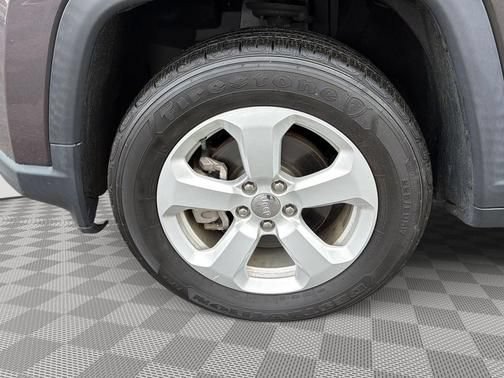 Used 2020 Jeep Compass Latitude AWD/4WD image 13