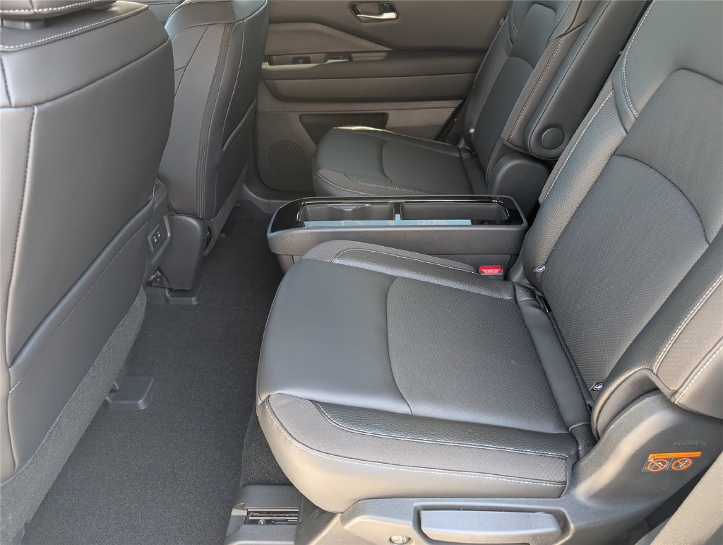 New 2026 Nissan Pathfinder SL w/ SL Premium Package FWD image 16