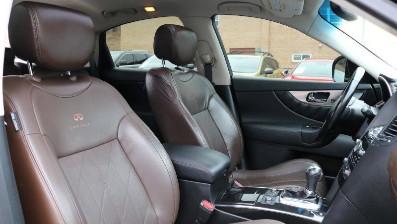 Used 2011 INFINITI FX35 AWD w/ Premium Pkg image 18
