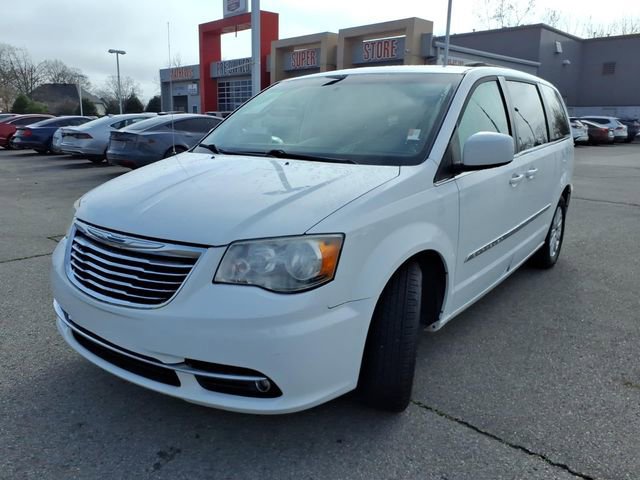 Used 2015 Chrysler Town & Country Touring image 19