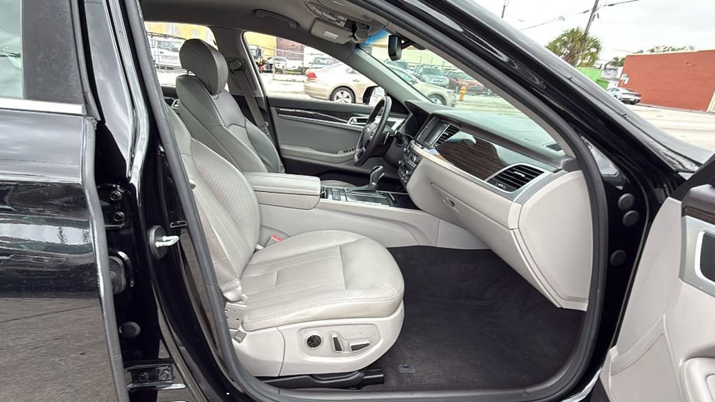 Used 2016 Hyundai Genesis 3.8 RWD image 30