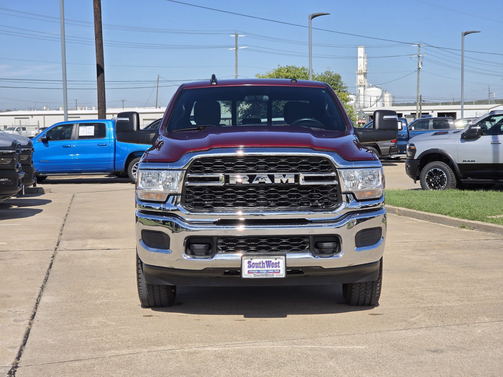 Used 2024 RAM 2500 Tradesman w/ Chrome Appearance Group AWD/4WD image 6