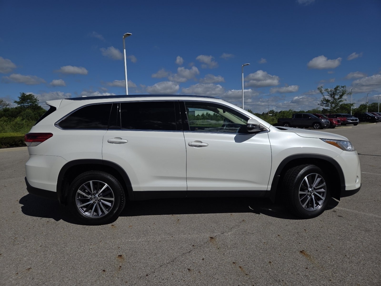 Used 2019 Toyota Highlander XLE AWD/4WD image 20