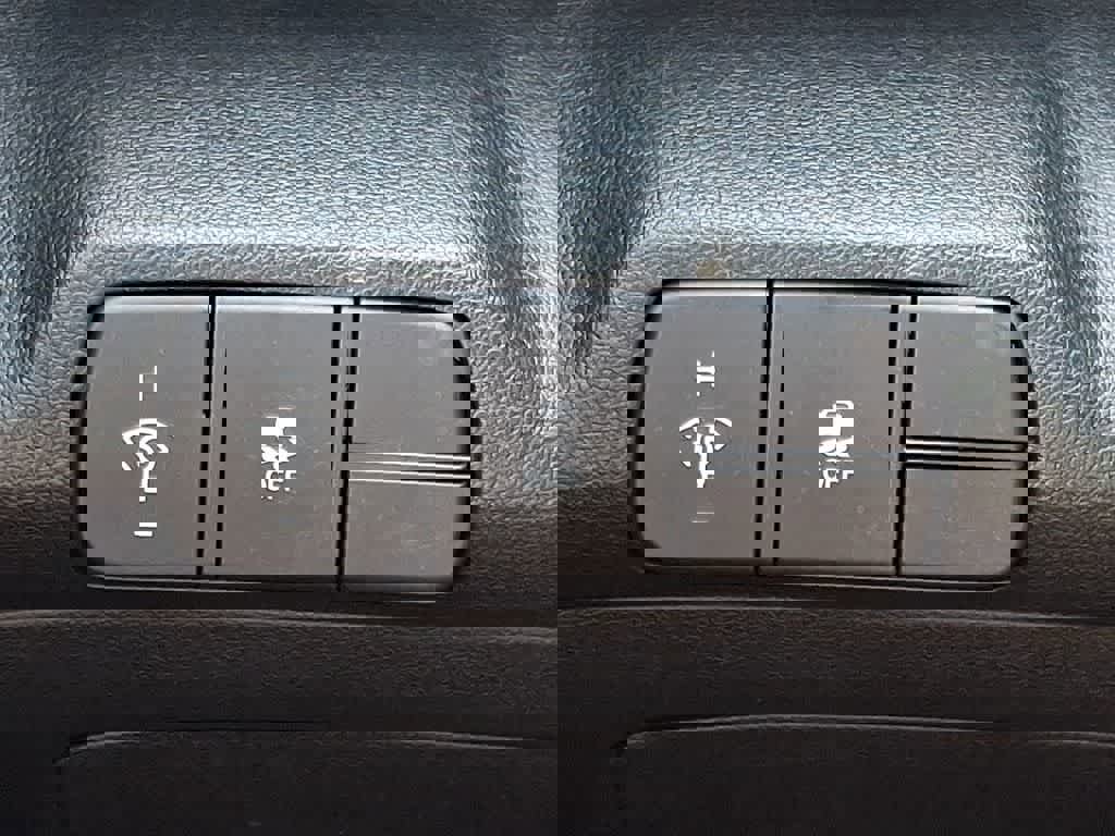 Used 2025 Hyundai Elantra Sport FWD image 23