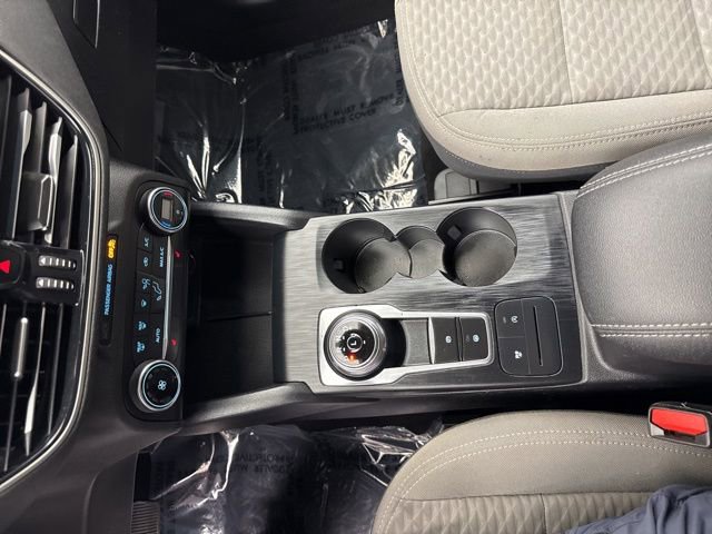 Used 2020 Ford Escape SE image 18