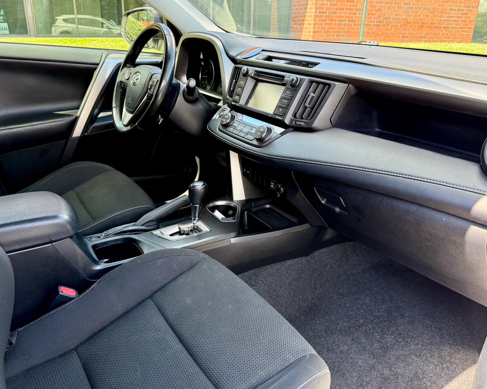 Used 2018 Toyota RAV4 XLE FWD image 12