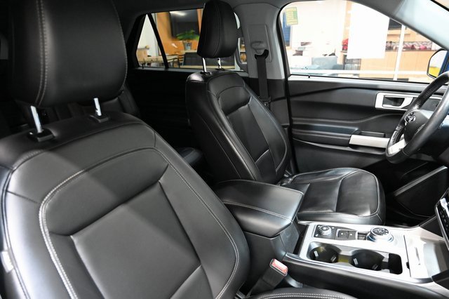 Used 2021 Ford Explorer XLT w/ Equipment Group 202A image 8